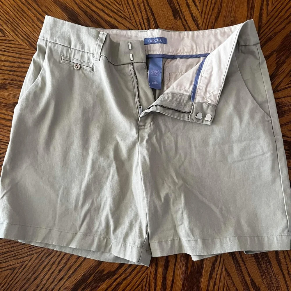 Shorts - Picture 1 of 3